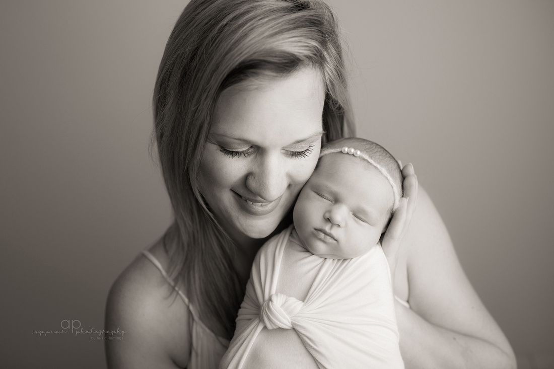 appear photography, hoover, birmingham, al newborn baby photographer, photography, mother and daughter, mother and child, mom and baby, swaddle, black and white