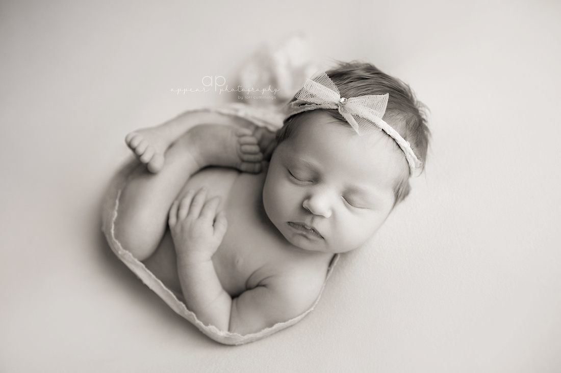 Appear Photography, Hoover, Birmingham, Alabama newborn baby photographer, huck finn pose