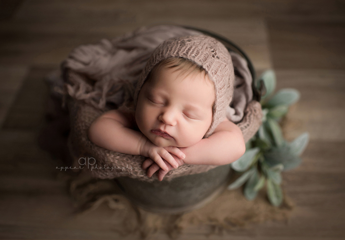 Appear Photography, Hoover, Birmingham, Alabama newborn baby photographer, baby in bucket pose, baby bonnet